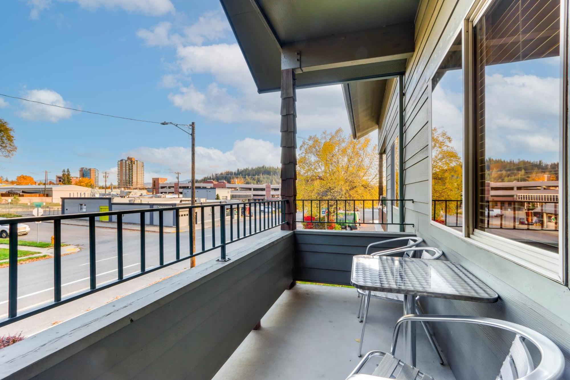 Modern Coeur Dalene Getaway Condo Walk Downtown! Coeur d'Alene Bagian luar foto